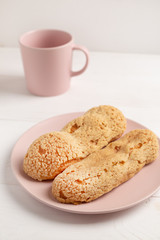 Eclair on the plate. Light pastel background. Dessert. concept, minimalism