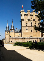Fototapeta premium Vista exterior de uno de los laterales del Alcazar de Segovia