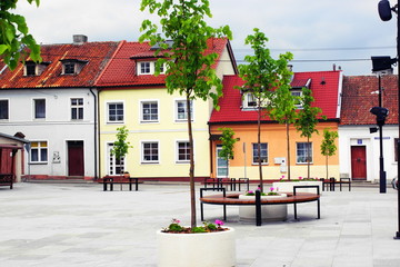 Stare kamienice na rynku w mieście Pasym © novi59