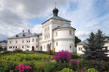Fototapeta na wymiar Assumption Cathedral of the Blessed Virgin Mary in the city of Kirov. Flower beds are spread among the temple silence on a summer day.