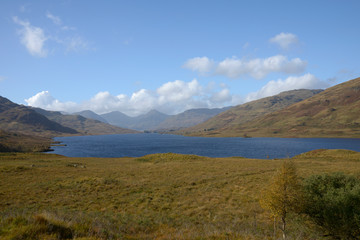 lac dans les Highlands d'Ecosse