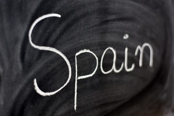 La palabra Spain escrita a mano con una tiza en la pizarra