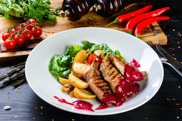 Pork medallions with potatoes