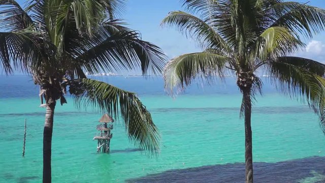 Video con vista panoramica del mar Caraibico in Isla Mujeres Mexico. Concetto viaggi e vacanze