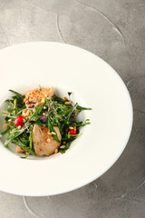 salad with chicken and rucola and cherry tomatoes