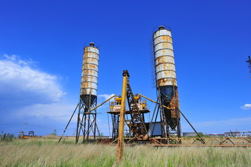 Cement mixing silo