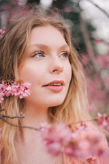 Obraz na płótnie Canvas Girl in a cherry blossom garden