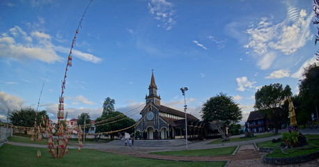 Kon Tum Wooden Church, Việt Nam © Huy