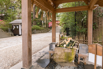 神社境内　清め処手水舎