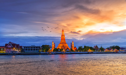 Fototapeta na wymiar BANGKOK, THAILAND - JUNE 8, 2019 : Wat Arun Temple on the Chao Phraya River at sunset in Bangkok Thailand. Wat Arun is a very popular place in Bangkok.