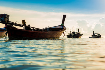 Obraz premium Fisery wooden boat sunrise morning with colorful sky