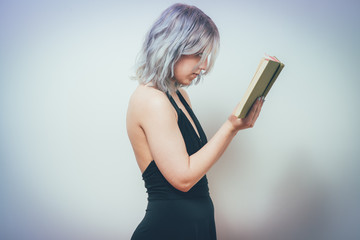 Naklejka premium The woman with the book