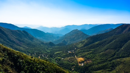 Fototapeta na wymiar beautiful view of the valley from a vantage point pynursla road