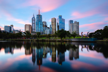 Fototapeta na wymiar Sunset over Yarra river and Melbourne skyline