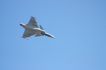 Fototapeta na wymiar Fighter jet passing by