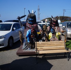 Nyudo Cape in Japan. People wearing masks and straw costumes are namahage. Namahage refers to the angel of God (the visiting god).
This is a traditional folk event with a history of over 200 years.