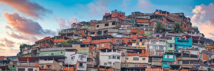 Foto op Plexiglas Copacabana, Rio de Janeiro, Brazilië Rio de Janeiro centrum en favela