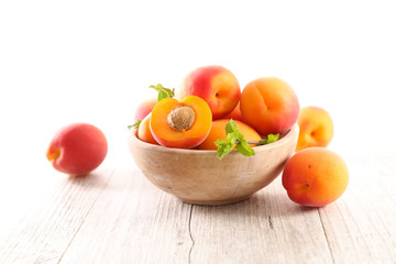 bowl with fresh apricots and leaf