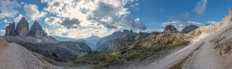 Fototapeta na wymiar tre cime di Lavaredo in Trentino
