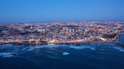 Fototapeta premium Quase noite, zona costeira na cidade do Porto, Portugal.