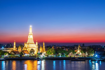 Naklejka premium Wat Arun Temple at sunset in bangkok Thailand. Wat Arun is a Buddhist temple in Bangkok Yai district of Bangkok, Thailand, Wat Arun is among the best known of Thailand's landmarks