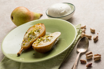 oven pears with mozzarella and pistachio