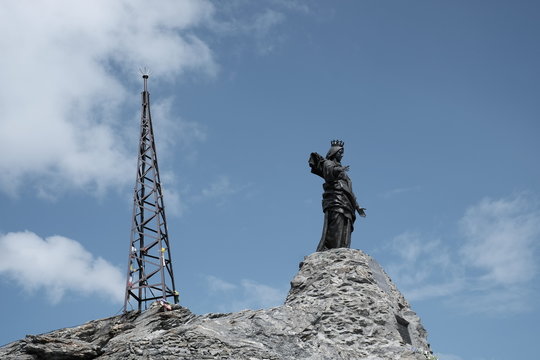 Trekking on the Rocciamelone