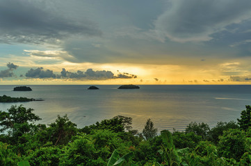 Fototapeta premium Sunset beach sea island chang in Trad,Thailand
