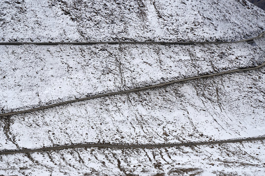  Winding road along the snow mountain go to changla pass is a high mountain pass in Leh Ladakh, Jammu & Kashmir,India. It is claimed to be the second highest motor-able road in the world  