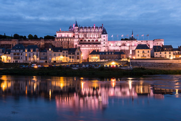 Fototapeta na wymiar Amboise city on the Loire river with its castle on a summer night. (France)
