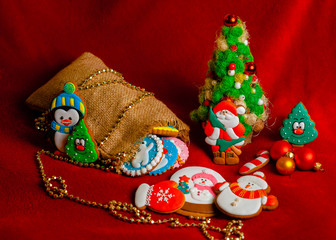 Christmas tree and gingerbread cookies on a red background