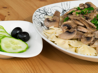 farfalle mit pilzen und creme fraiche