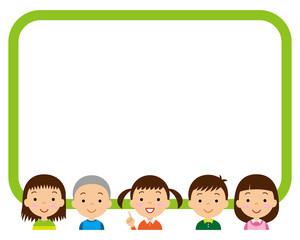 日本の子供5人とホワイトボード