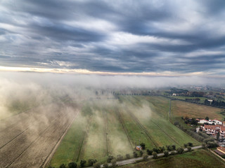 Obraz premium Clouds and fog over the town, Tuscany