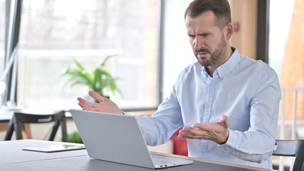Fototapeta premium Young Man reacting to Failure on Laptop, Loss