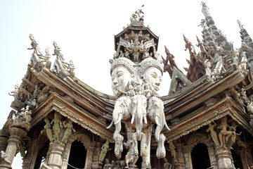 Naklejka premium Wooden sculptures made without a single nail