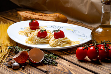 spaghetti with tomato sauce