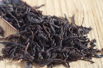 Dried large leaves of tea
