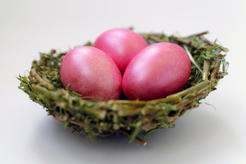 colored eggs TO EASTER. BACKGROUND pink EGGS