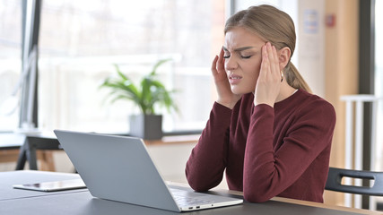 Obraz premium Young Woman with Headache using Laptop in Office