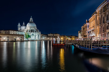 Fototapeta na wymiar Venezia, Canal Grande e Basilica di Santa Maria della Salute