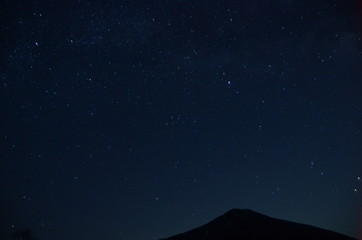 山と星空