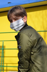 koronawirus  , coronavirus , maseczka wirusowa , maska antywirusowa , chłopiec  w maseczce , antywirusowa maseczka , wirus , virus , maska , maseczka , sport w masce , sport w maseczce , dziecko maska © Szymon