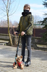 koronawirus  , coronavirus , maseczka wirusowa , maska antywirusowa , chłopiec  w maseczce , antywirusowa maseczka , wirus , virus , maska , maseczka , sport w masce , sport w maseczce , dziecko maska © Szymon