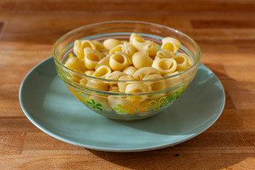 pasta fresca italiana en un bol