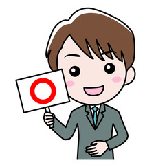 マルの札を持った男性