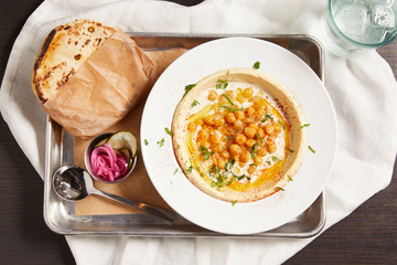 A delicious vegan meal featuring chickpeas, hummus, and pita