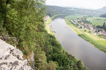 Fluss Elbsandsteingebirge