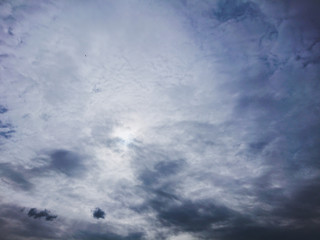 Sol cubierto por nubes