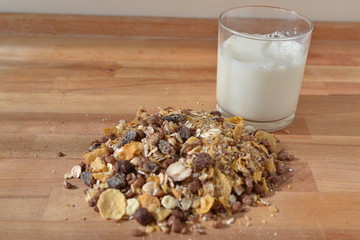 desayuno saludable con leche y cereales